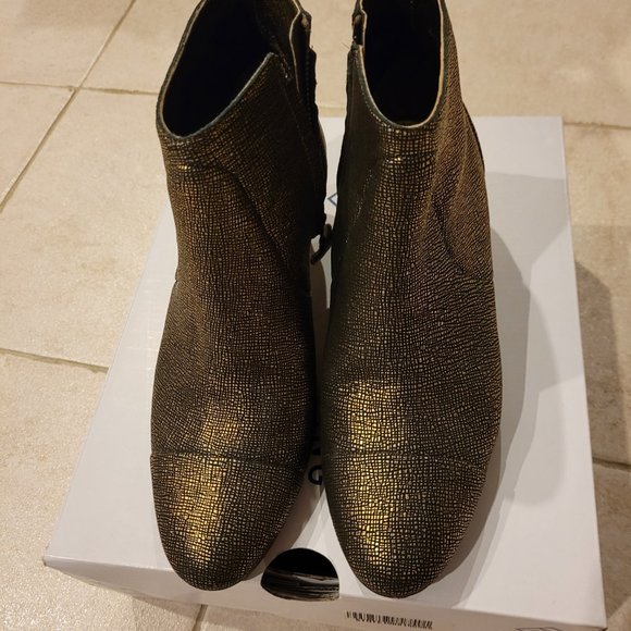 Lavain Gold Booties - Picture 2 of 2